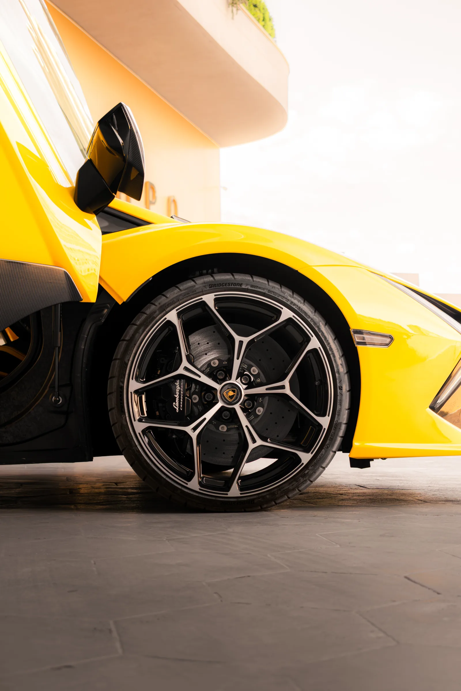 Lamborghini Revuelto — 04