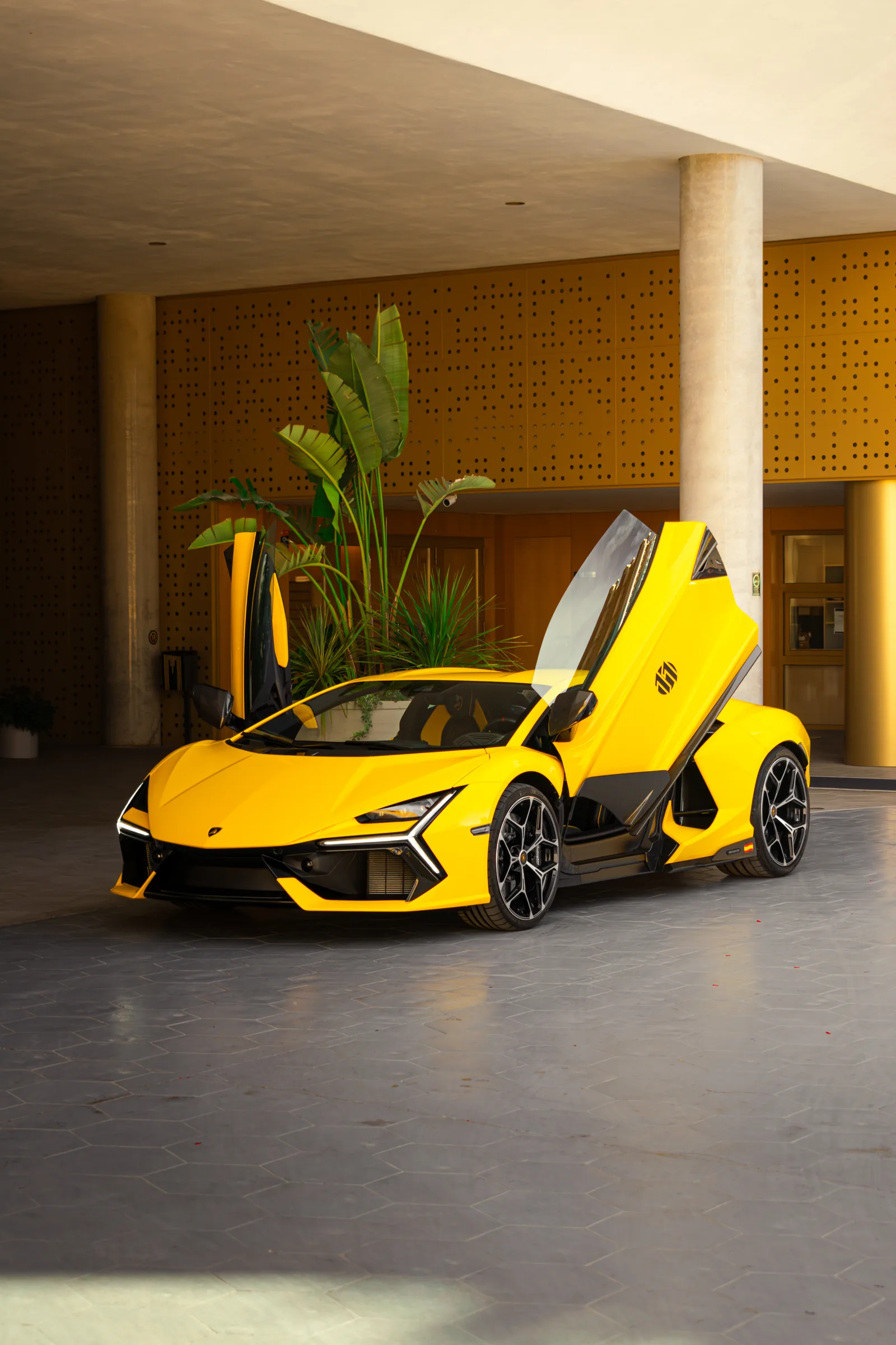 Lamborghini Revuelto — 07