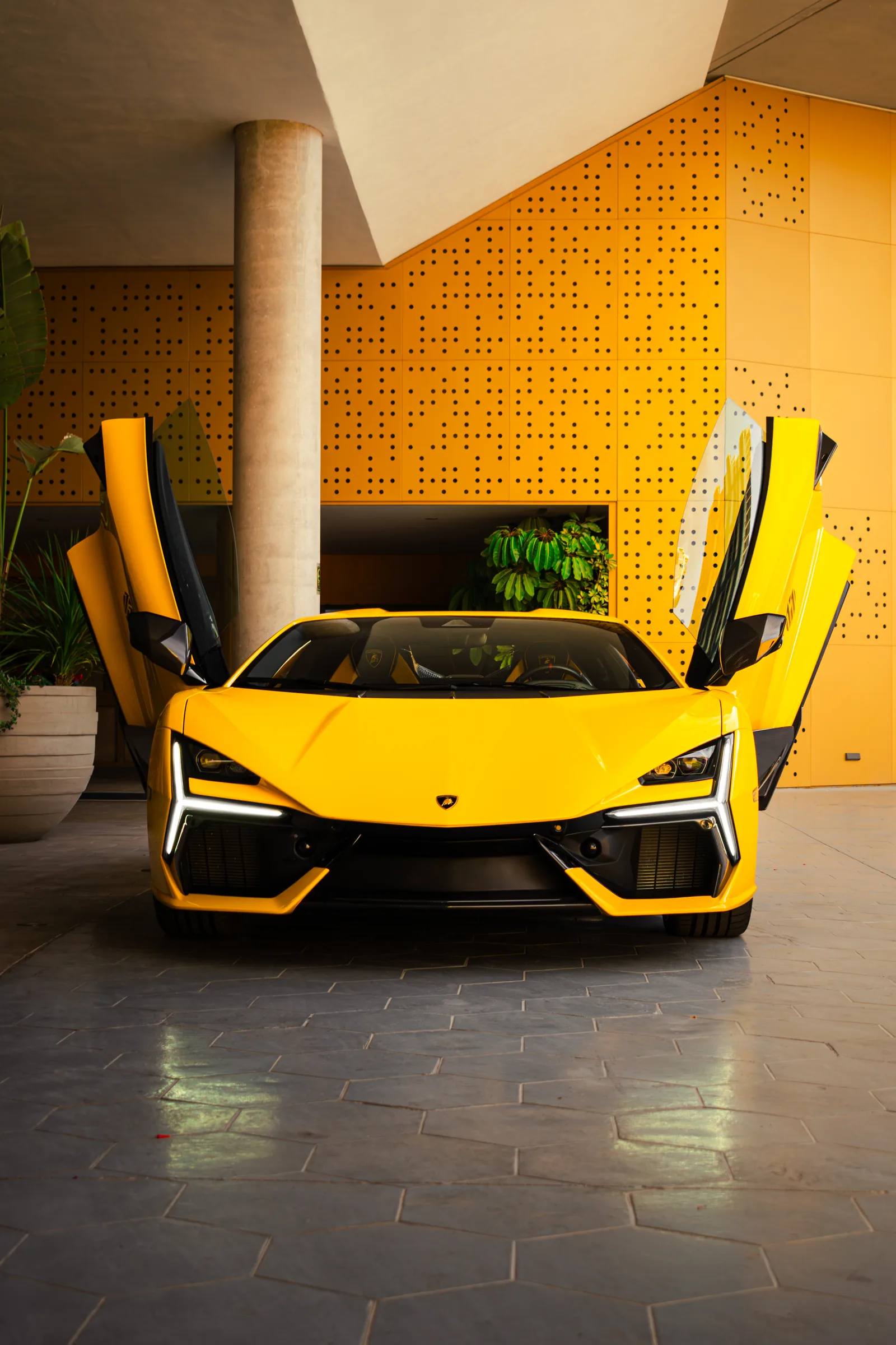 Lamborghini Revuelto — 08