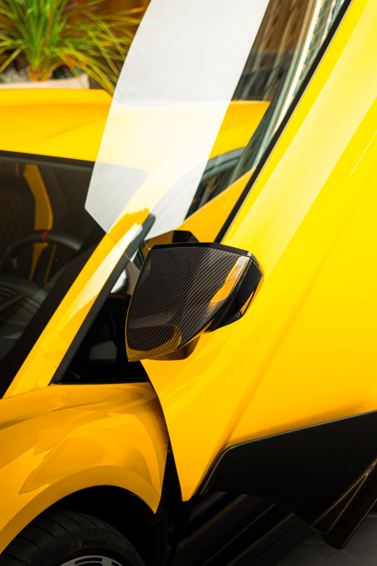 Lamborghini Revuelto — 10