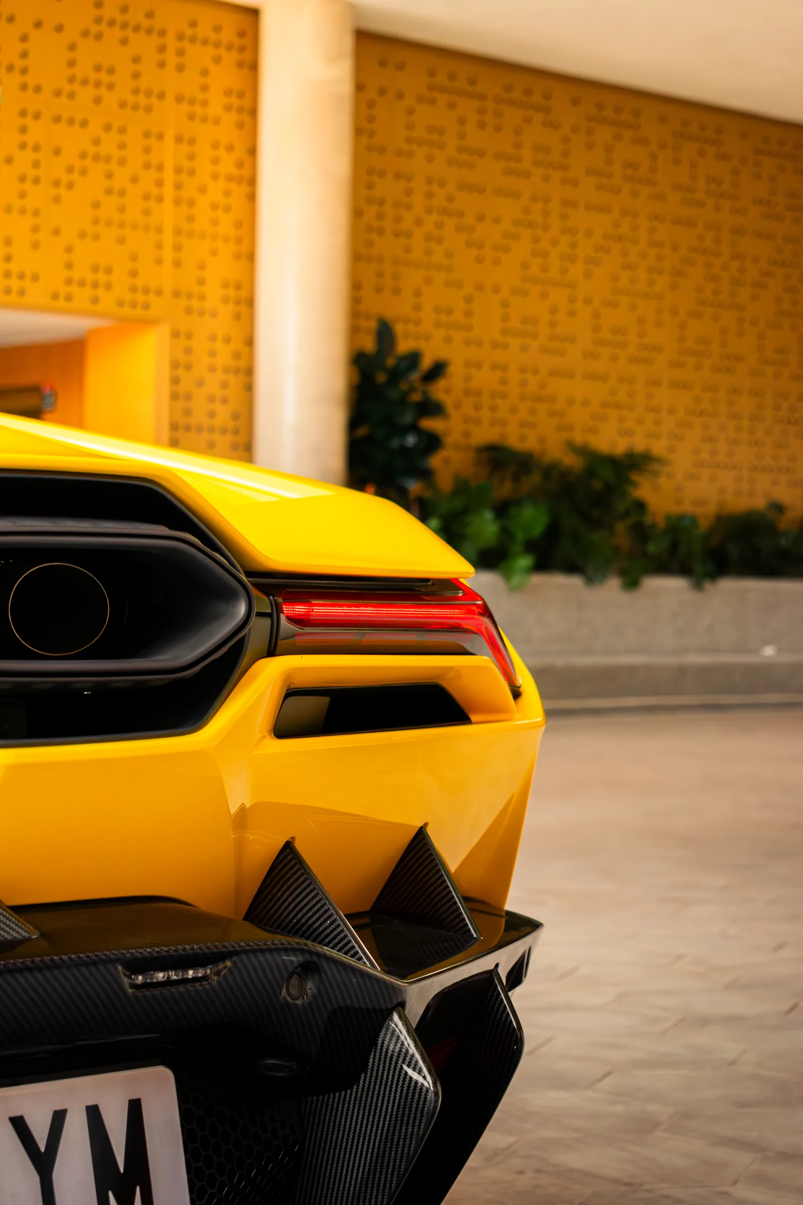 Lamborghini Revuelto — 11